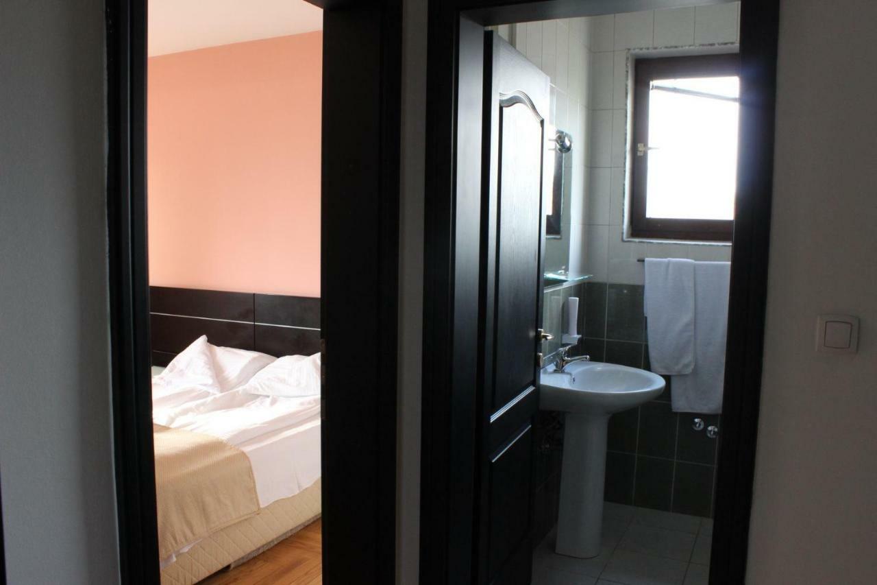 Hotel Beograd - Yu Lukavica Ngoại thất bức ảnh